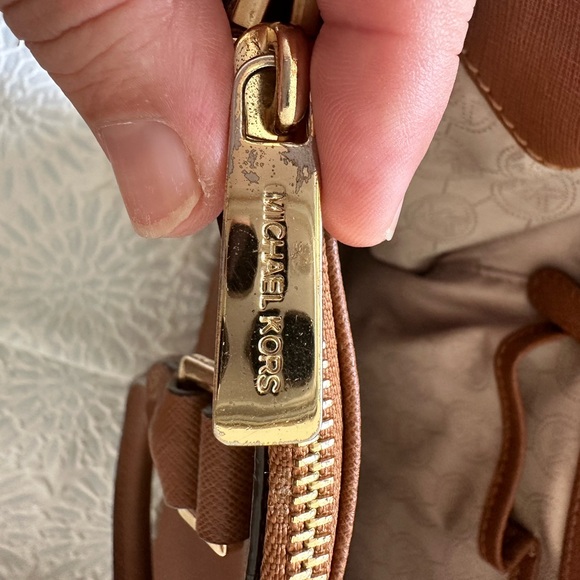 Used Michael Kors Medium Kellen in Saffiano Leather - Picture 9 of 15